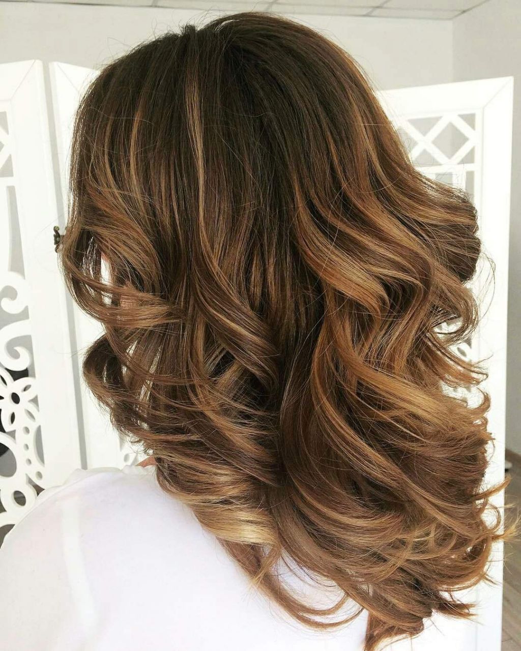 Легкая небрежность и ностальгия по 90-м: главные тренды в прическах 2019