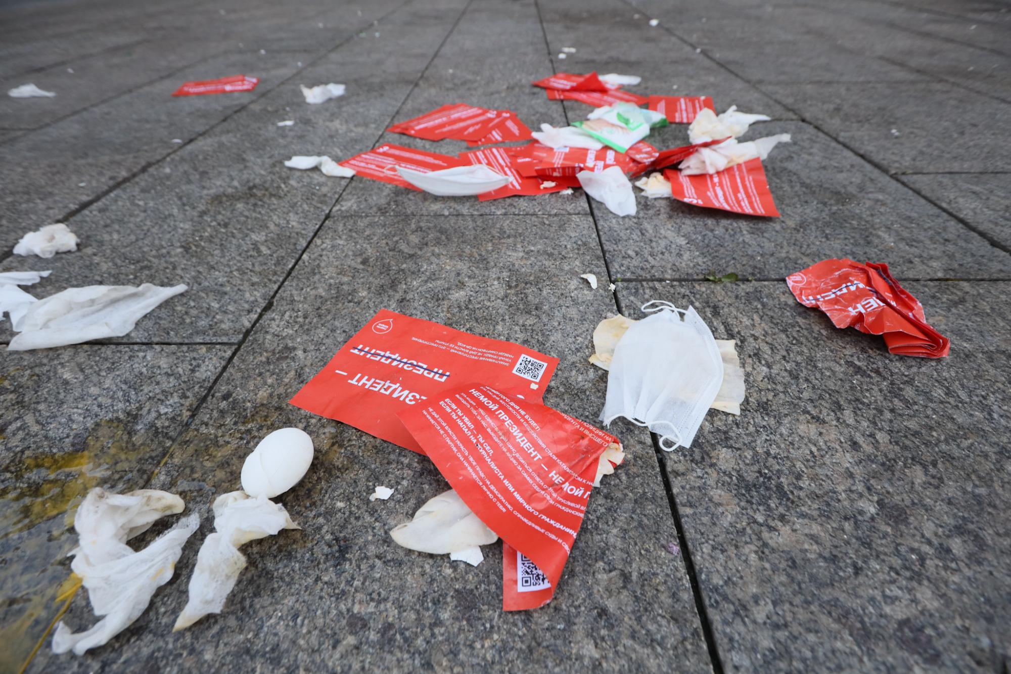 Поклонники Шария после митинга оставили кучу мусора в центре Киева (фото)