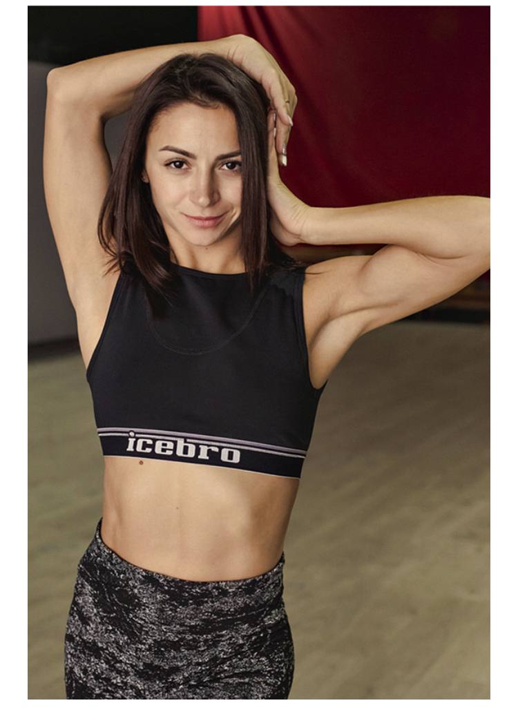 Ілона Гвоздьова назвала топ-5 вправ, які допомагають їй прийти у форму після пологів (фото)