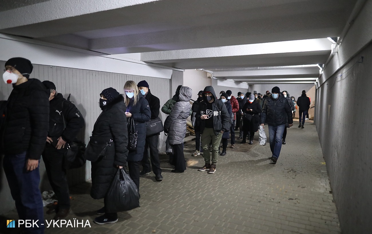 Транспортный коллапс: в Киеве образовались огромные очереди на маршрутки (фото)