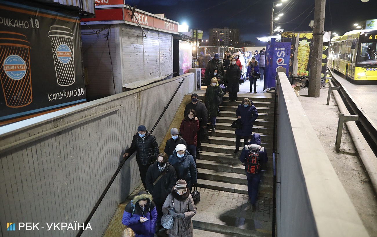 Транспортный коллапс: в Киеве образовались огромные очереди на маршрутки (фото)
