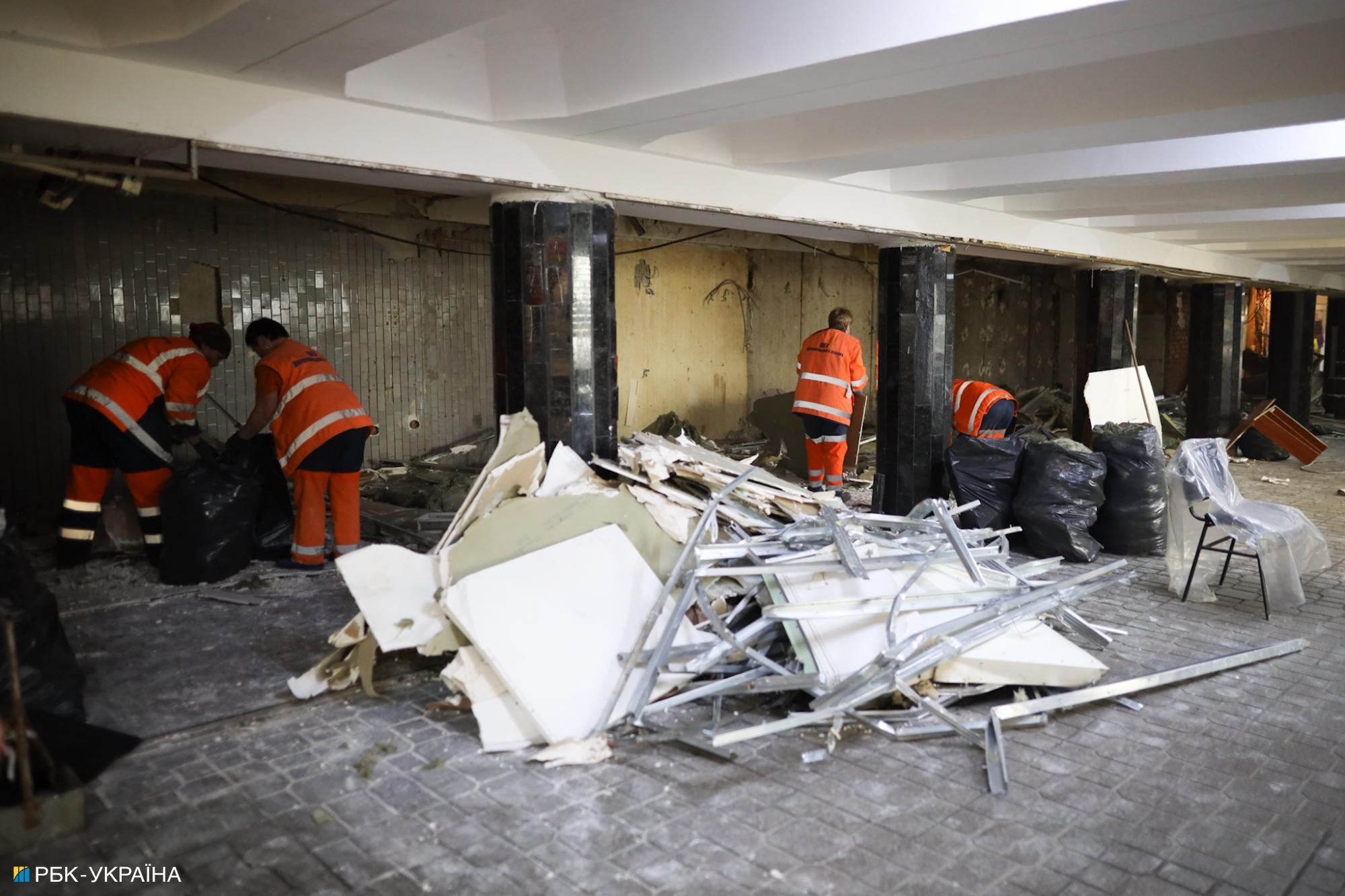 В Киеве на Майдане снесли все МАФы (фото)