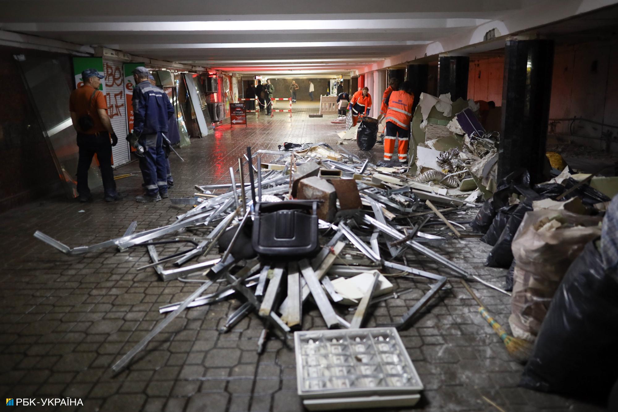 В Киеве на Майдане снесли все МАФы (фото)
