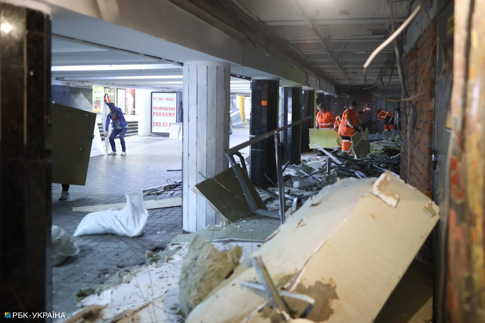 В Киеве на Майдане снесли все МАФы (фото)