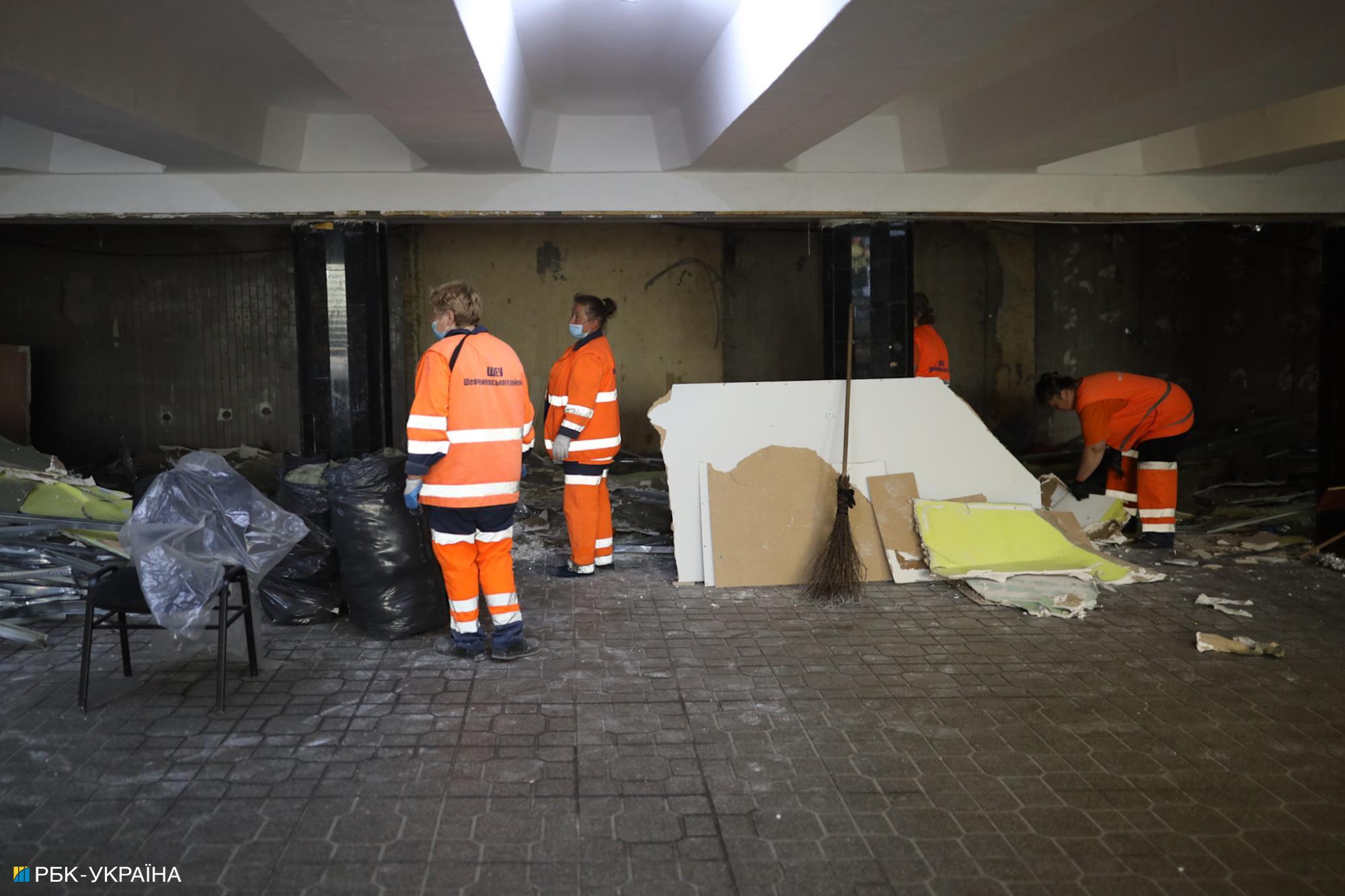 В Киеве на Майдане снесли все МАФы (фото)