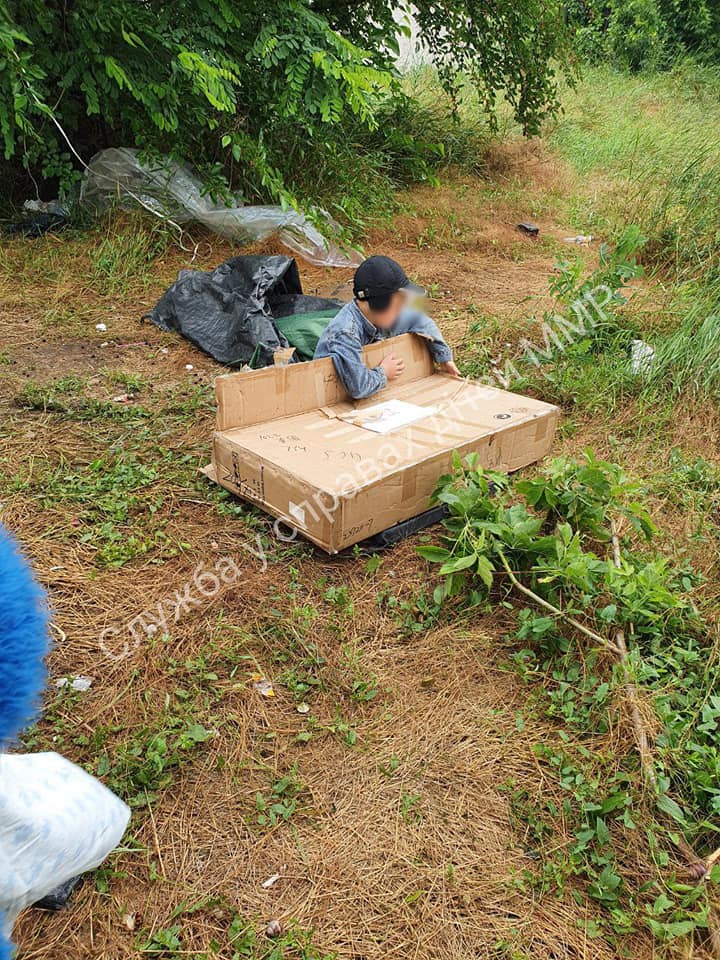 В Мелитополе нашли ребенка-Маугли: жил под открытым небом на улице