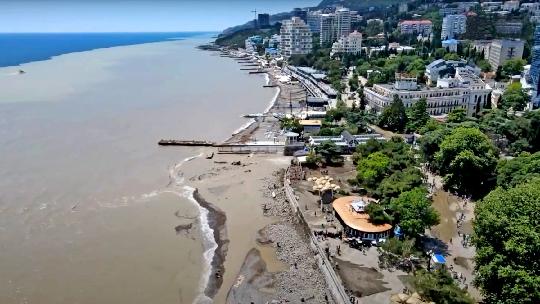 В Крыму выпало рекордное количество осадков: три месячные нормы за день (фото)