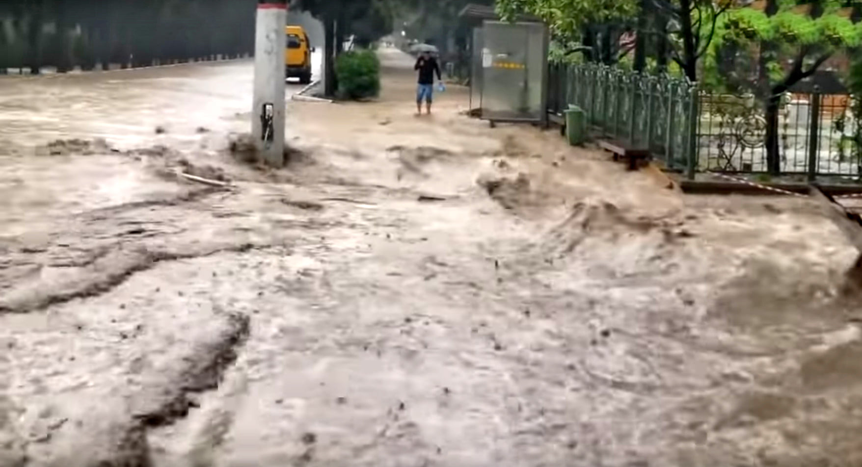 В Крыму выпало рекордное количество осадков: три месячные нормы за день (фото)