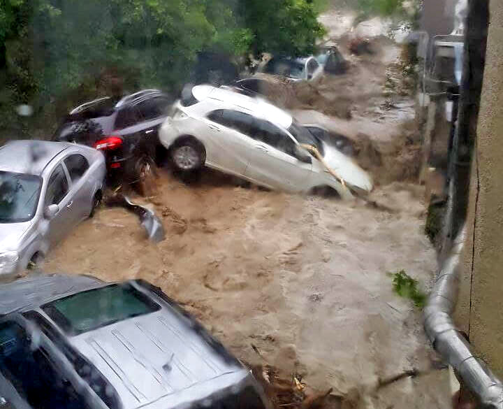 В Крыму выпало рекордное количество осадков: три месячные нормы за день (фото)