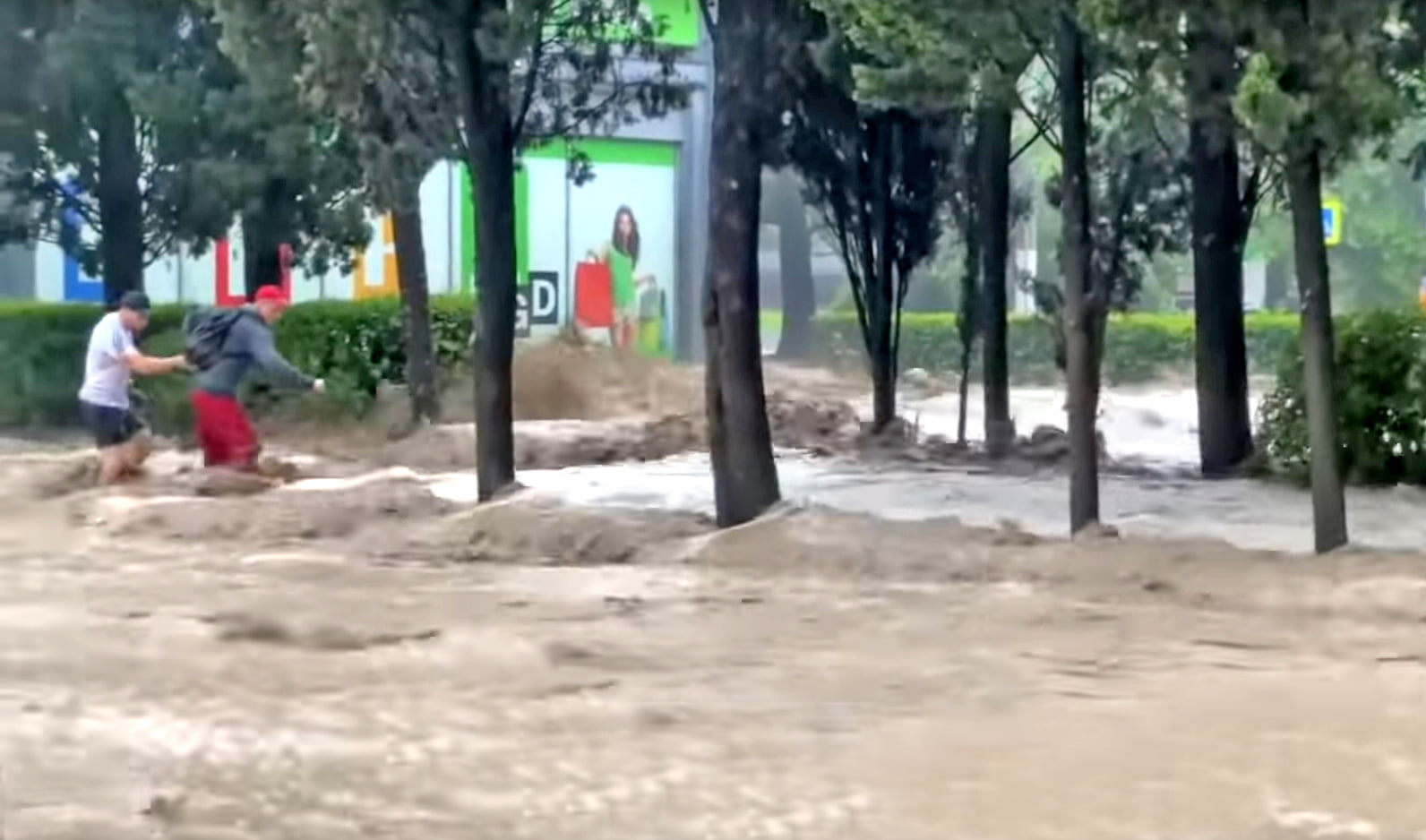 В Крыму выпало рекордное количество осадков: три месячные нормы за день (фото)