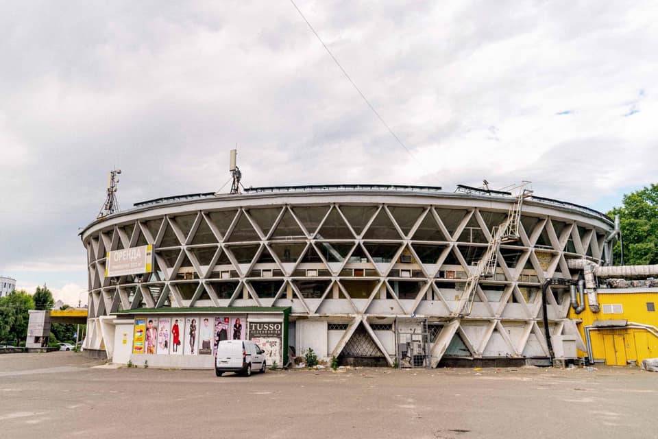 В Киеве ради новой высотки снесут культовый рынок-"шайбу": вот таким его запомнят