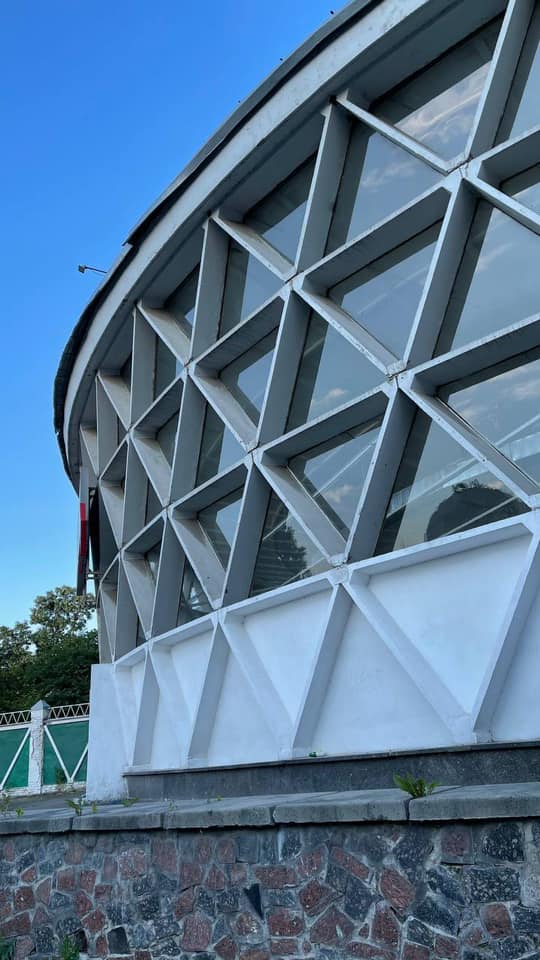 В Киеве ради новой высотки снесут культовый рынок-"шайбу": вот таким его запомнят