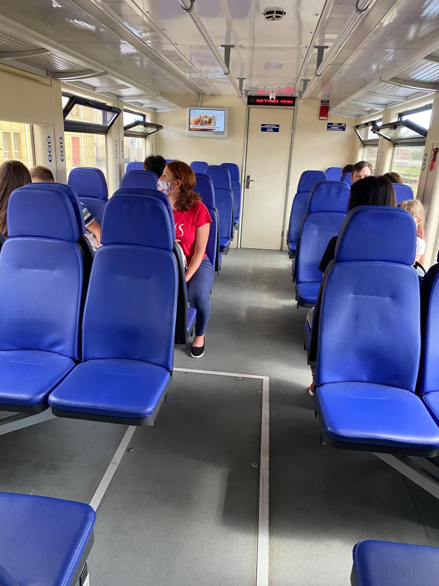 Укрзалізниця влипла в черговий скандал: кондуктори беруть гроші за проїзд собі, не видаючи квитки (фото)