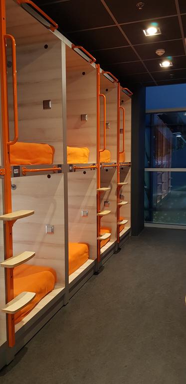 Плацкарт в аэропорту: хостел в "Борисполе" взбесил сеть (фото)