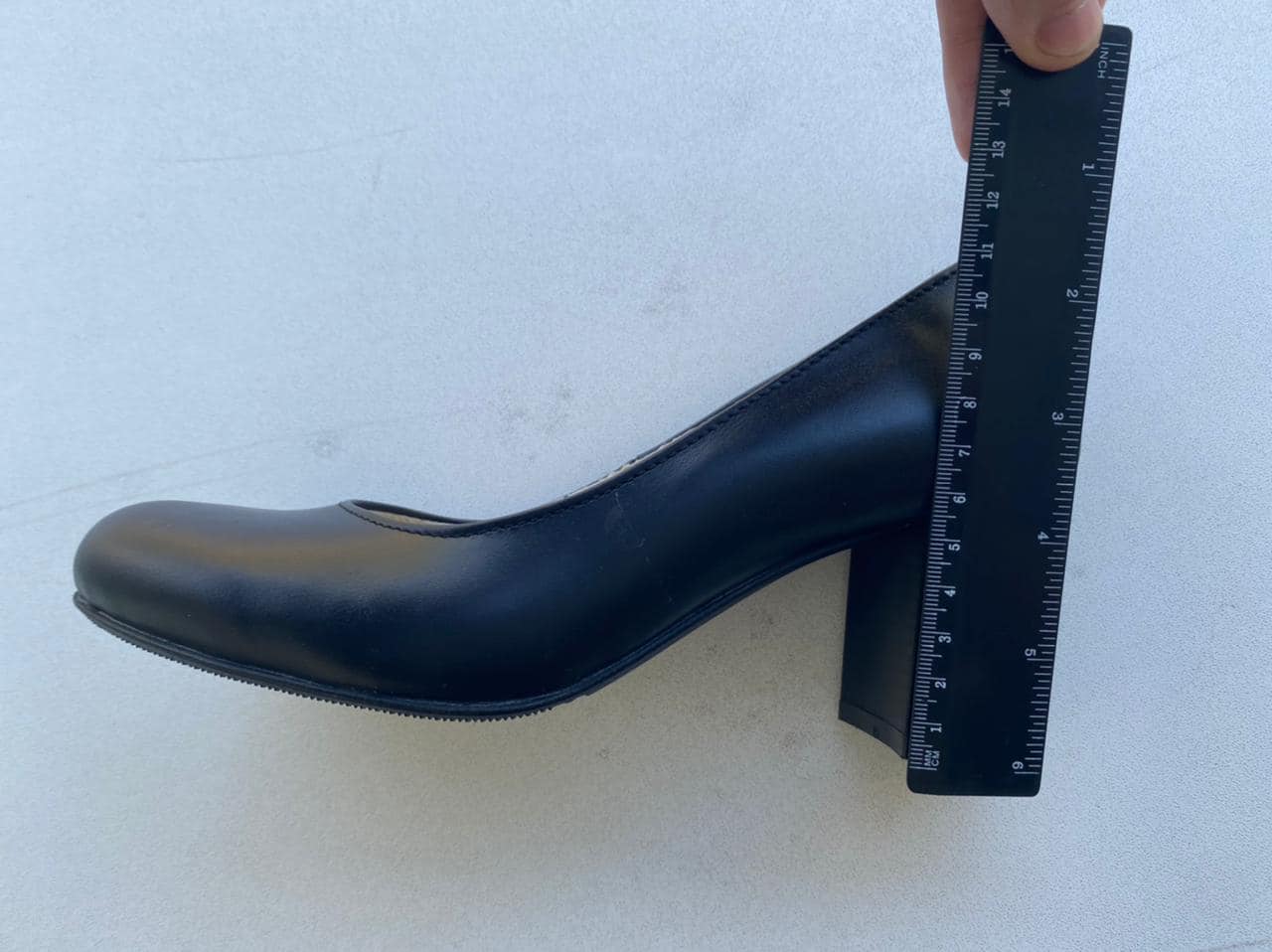 Міноборони вирішило змінити парадні черевики курсанток після скандалу з підборами (відео)