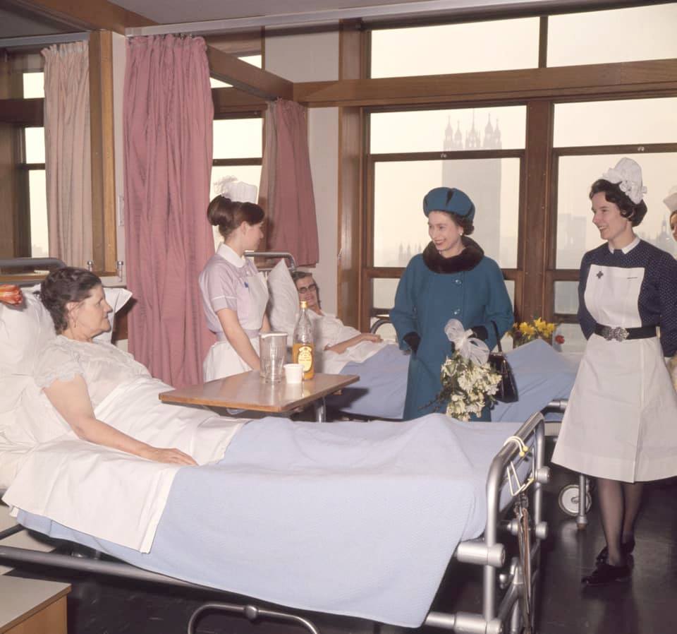 Фантастически! Елизавета II умилила сеть человечным поступком (фото)