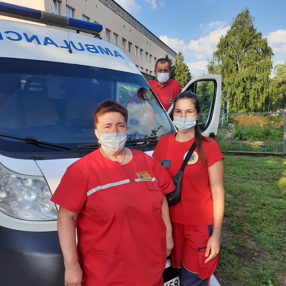 Под Харьковом нетрезвый мужчина прыгнул "щучкой" в бассейн глубиной 1,5 метра и едва не утонул