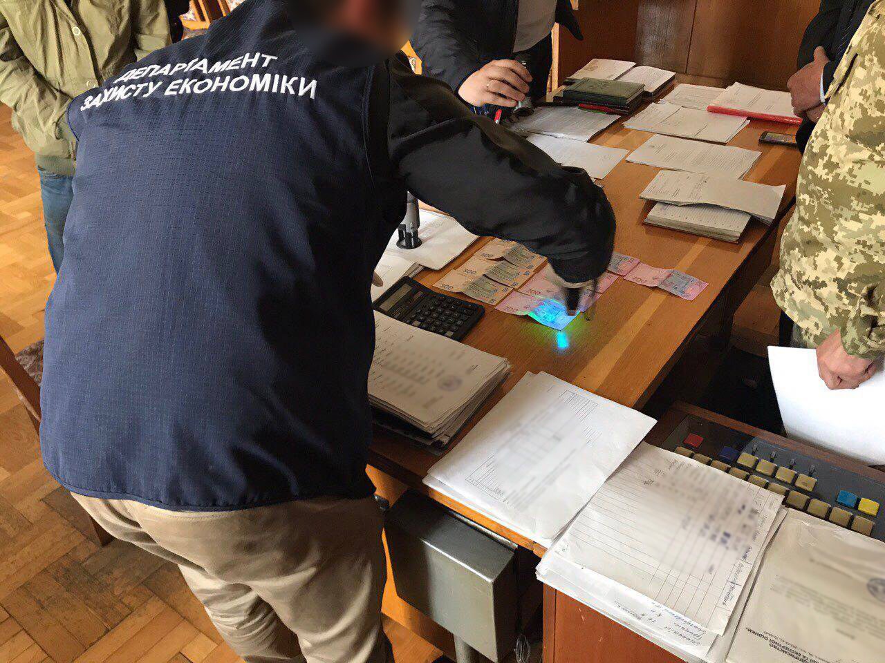 Суд арестовал директора одного из заводов Минобороны за взятку