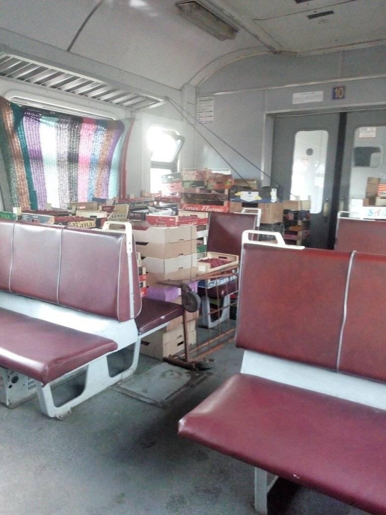 "Торгаші" перетворили електричку на Одесу в базар: "це по пільзі?"