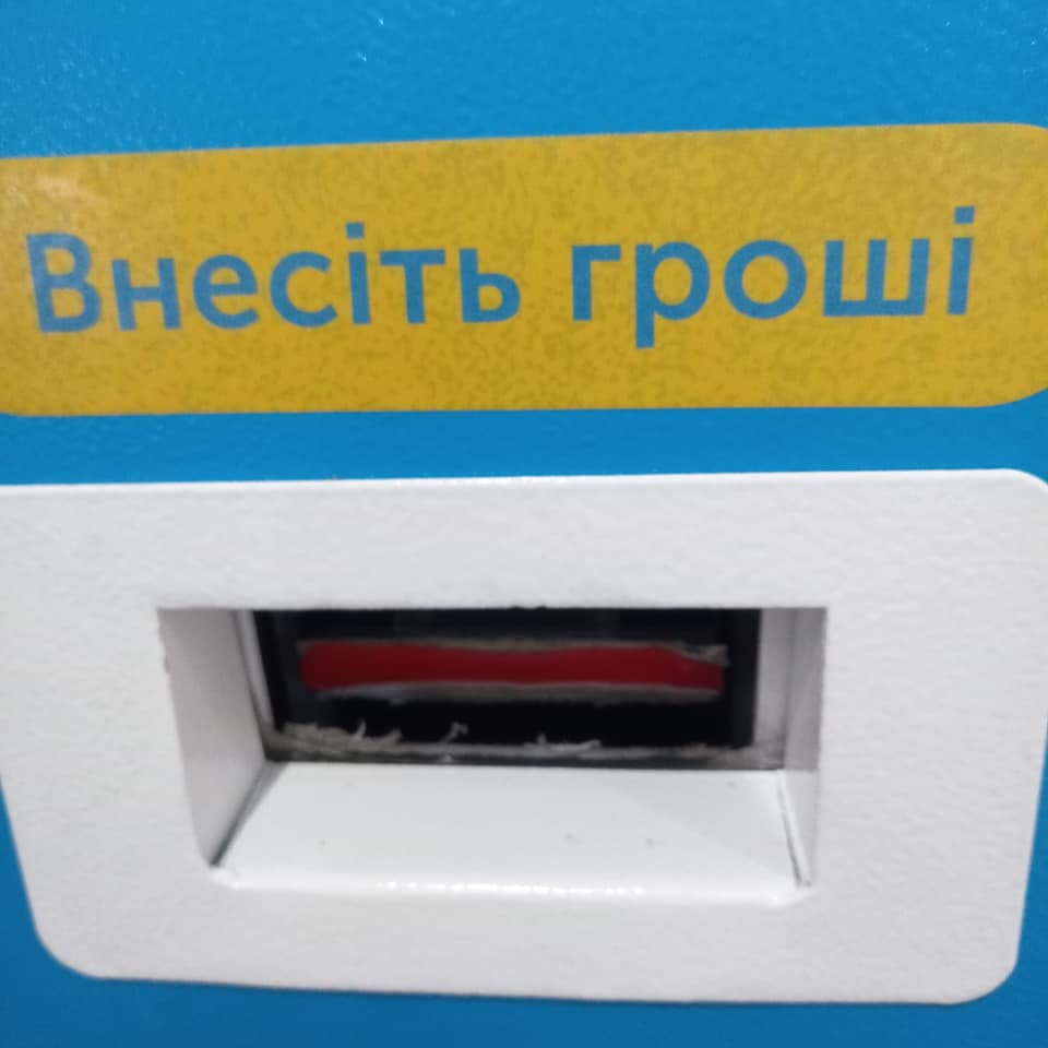 Роздвоєний купюроприймач: розкрита схема "розвода" через термінали самообслуговування
