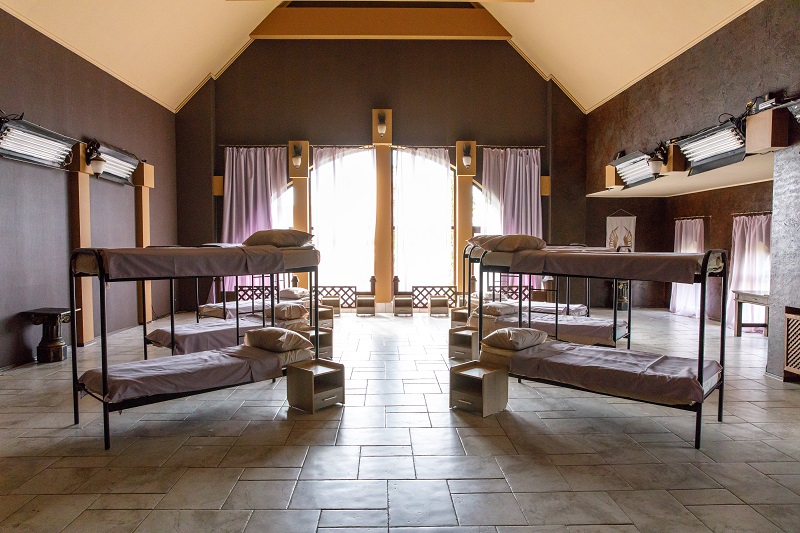 Від пацанки до панянки 4: "пацанок" переселили із сараю в монастир (фото)