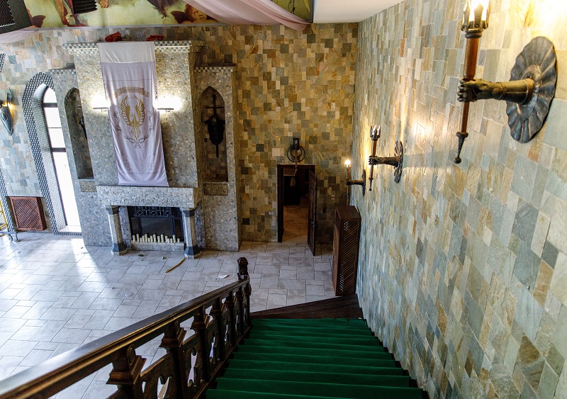 Від пацанки до панянки 4: "пацанок" переселили із сараю в монастир (фото)