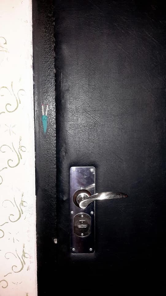 В Киеве грабители оставляют метки на дверях квартир: эксперт рассказал, как действовать (видео)