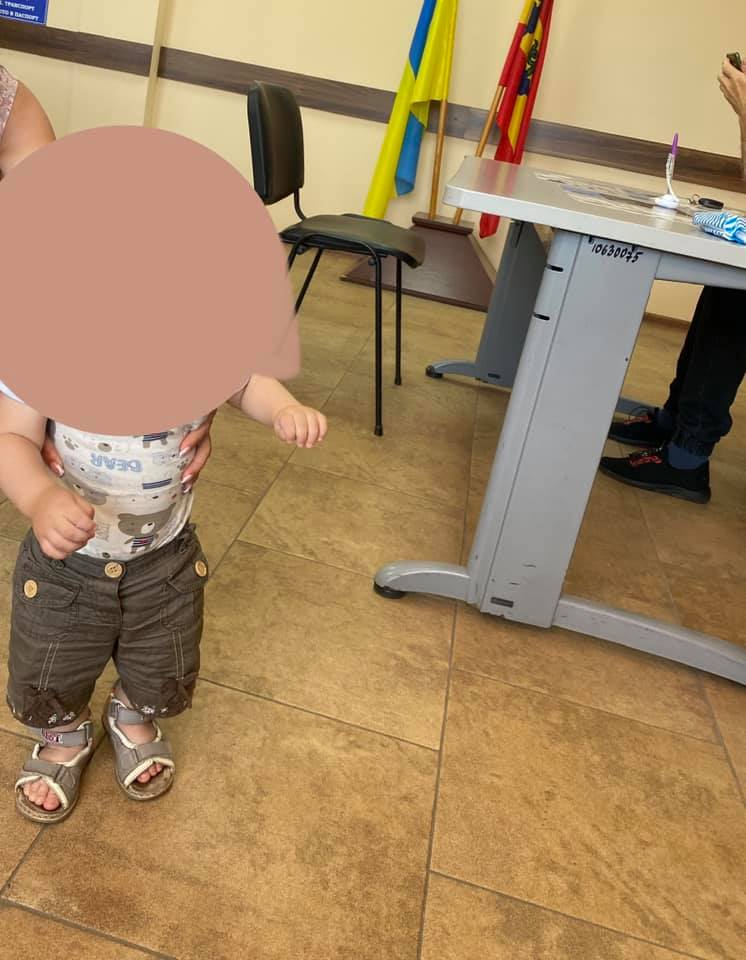 Под Одессой женщина бросила годовалого ребенка в соцслужбе из-за кредита на отдых