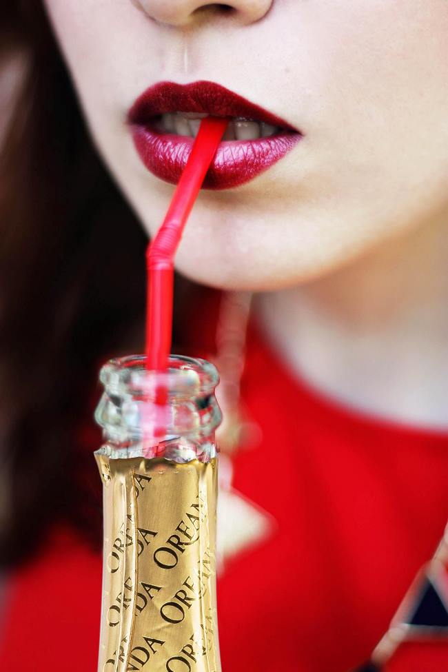 Чтобы быть в тонусе, женщинам необходимо ежедневно выпивать бокал шампанского, – ученые