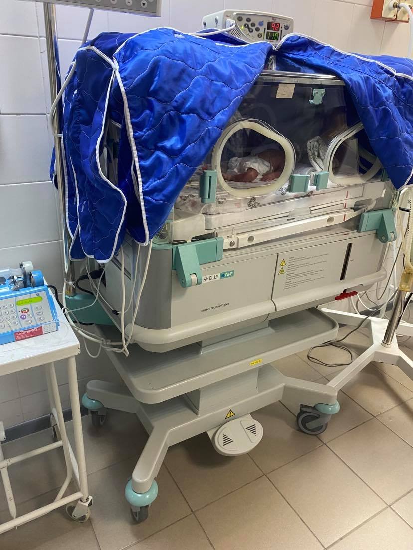 Украинские врачи провели уникальную операцию: спасена жизнь тройняшек