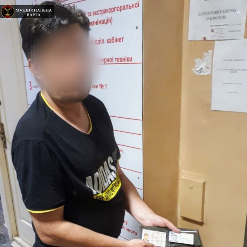 Сказав, що йому потрібна допомога: в київській лікарні затримали злодія (фото)