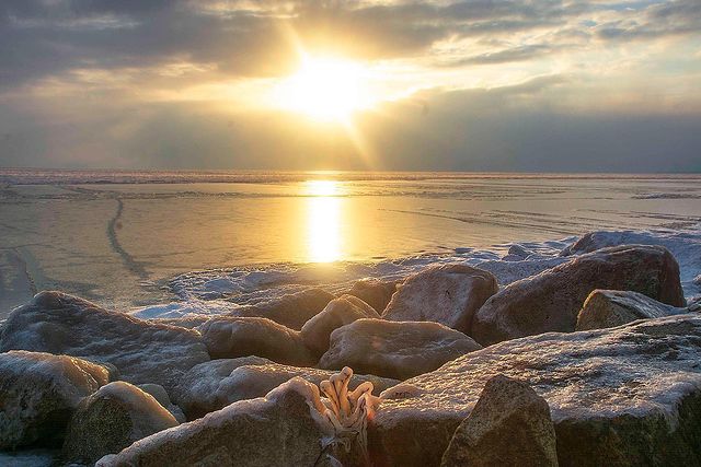 Азовское море сковали плотные льды: завораживающие фото