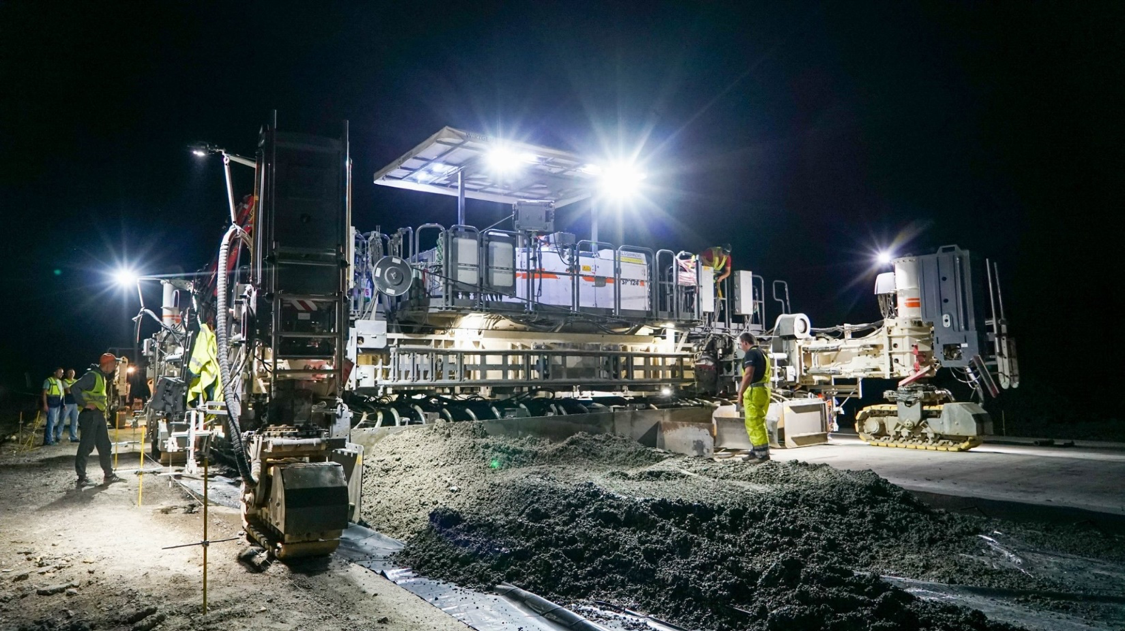 В рамках "Великого будівництва" ремонтують трасу Кропивницький - Миколаїв, роботи йдуть цілодобово