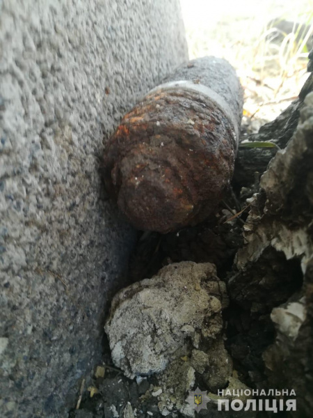 В Харькове на территории школы обнаружили снаряд времен Второй мировой войны