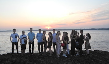 Отказались от выпускного ради друга: школьники в Днепре растрогали украинцев