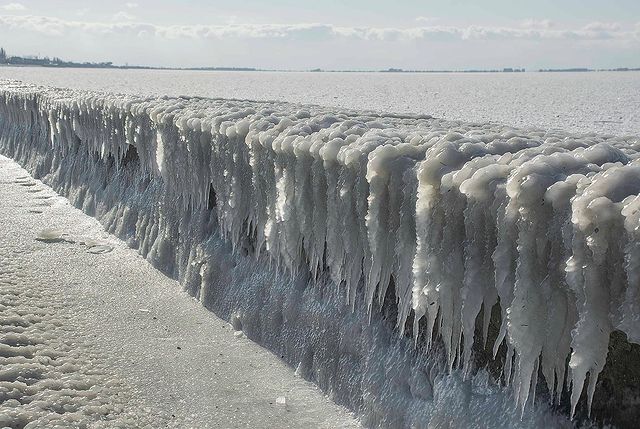 Азовское море сковали плотные льды: завораживающие фото