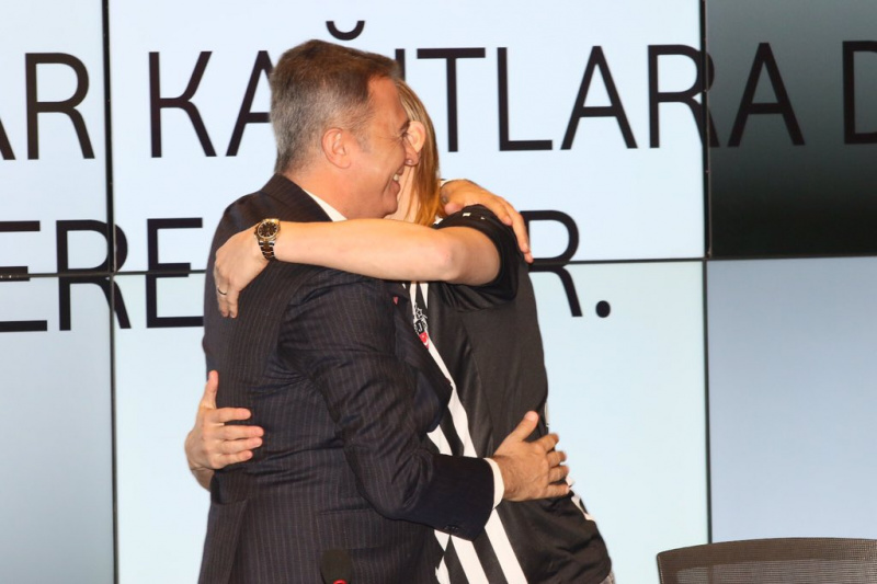 Вида подписал контракт с "Бешикташем"