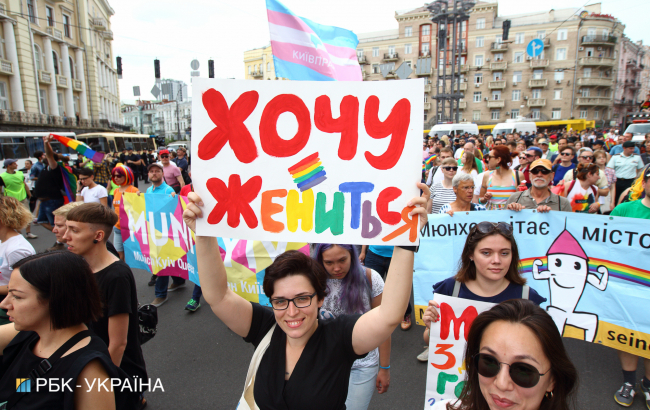 "Наша традиція – це свобода": як у Києві пройшов Марш рівності (фоторепортаж)