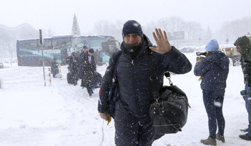 Снегопад помешал "Черноморцу" вовремя отправиться на сбор