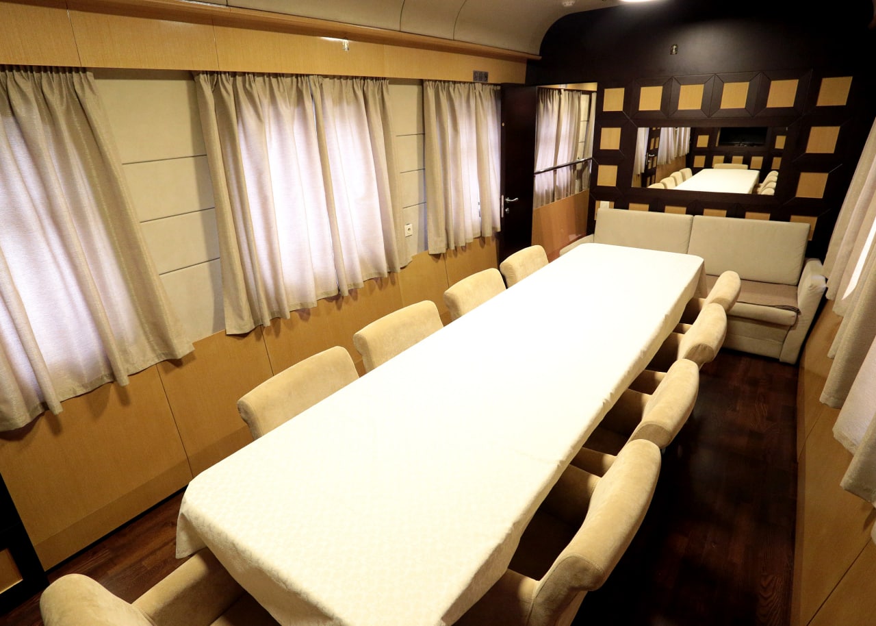 Кухня, спальня и душ: фото самых роскошных вагонов Укрзализныци