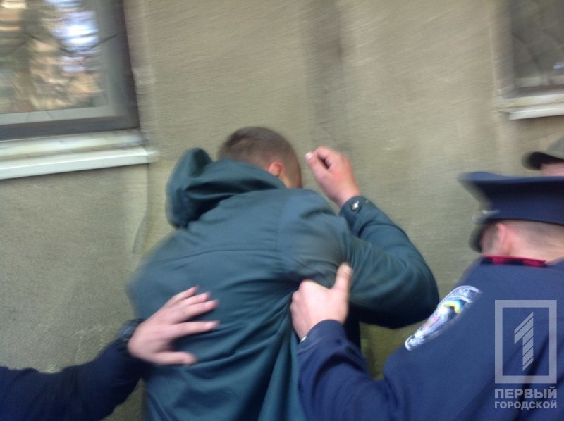 в Одессе под Апелляционным судом произошла потасовка 2