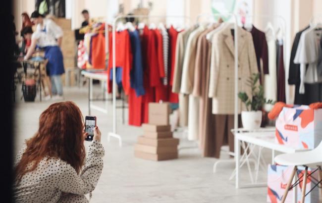 Осознанная мода: как масс-маркет вредит экологии и почему стоит отказаться от "одноразовых" вещей