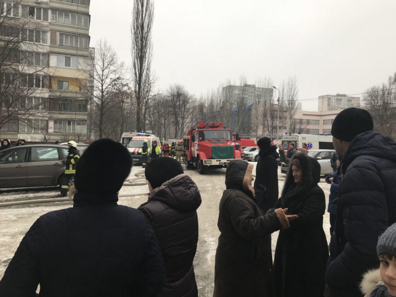 У Києві на пожежі багатоповерхівки загинула людина, ще 2 травмовано