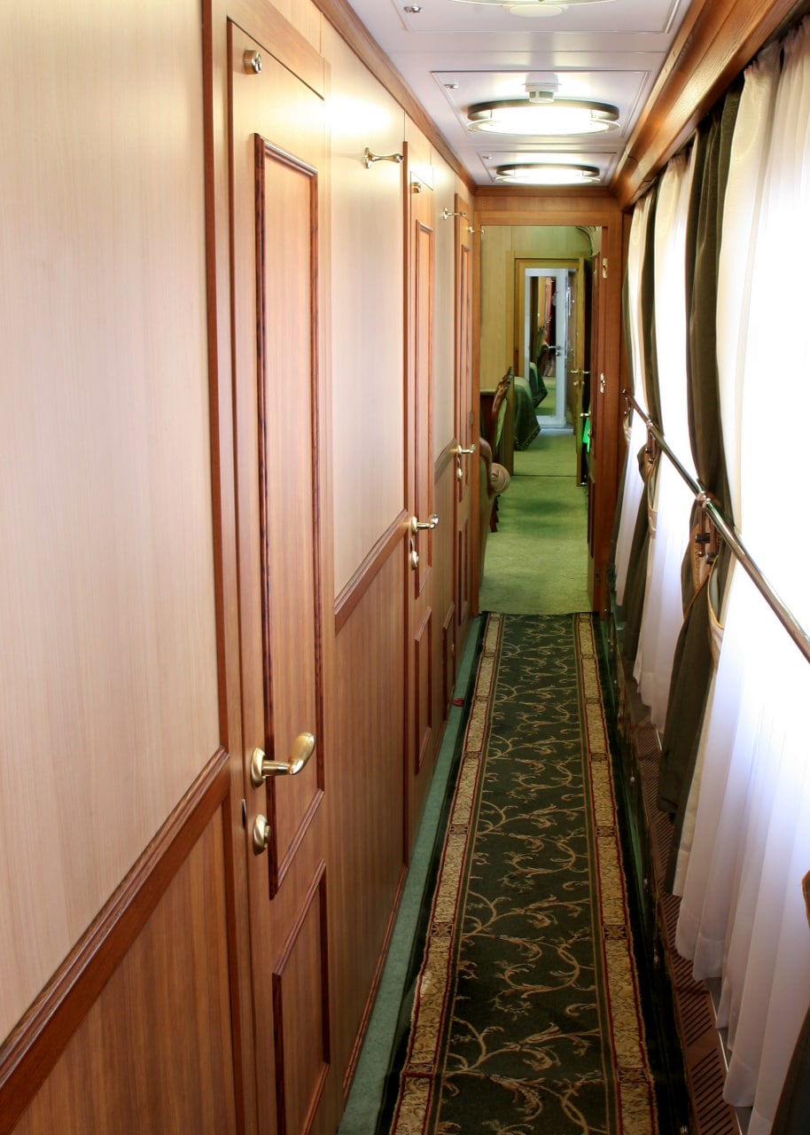 Кухня, спальня и душ: фото самых роскошных вагонов Укрзализныци