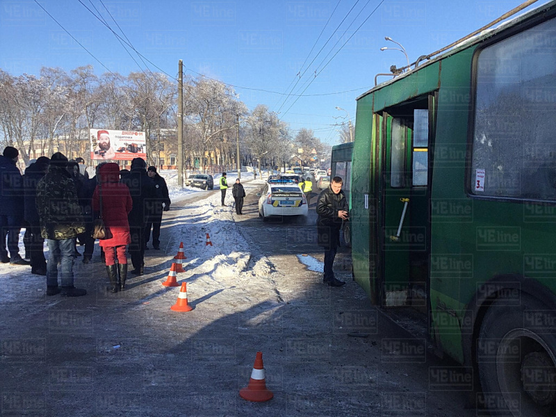 В Чернигове маршрутка столкнулась с троллейбусом, 12 пострадавших