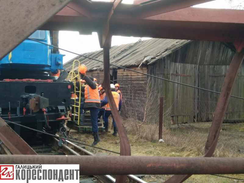 В Ивано-Франковской области строительный кран упал на грузовик, есть погибшие