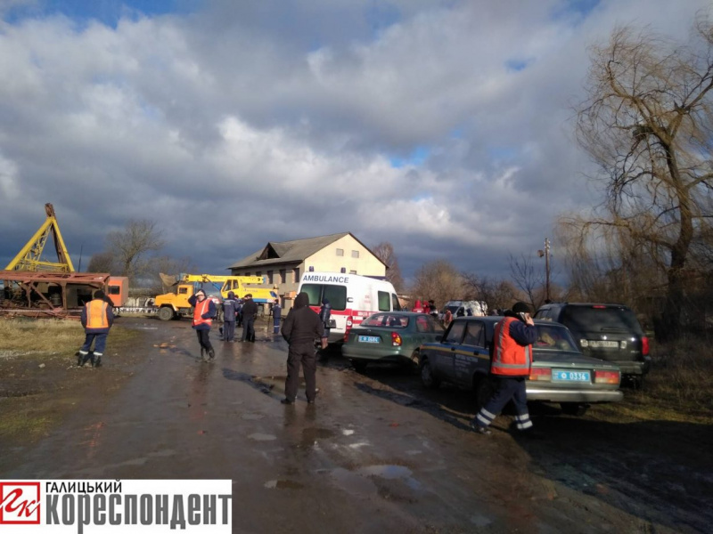 В Ивано-Франковской области строительный кран упал на грузовик, есть погибшие