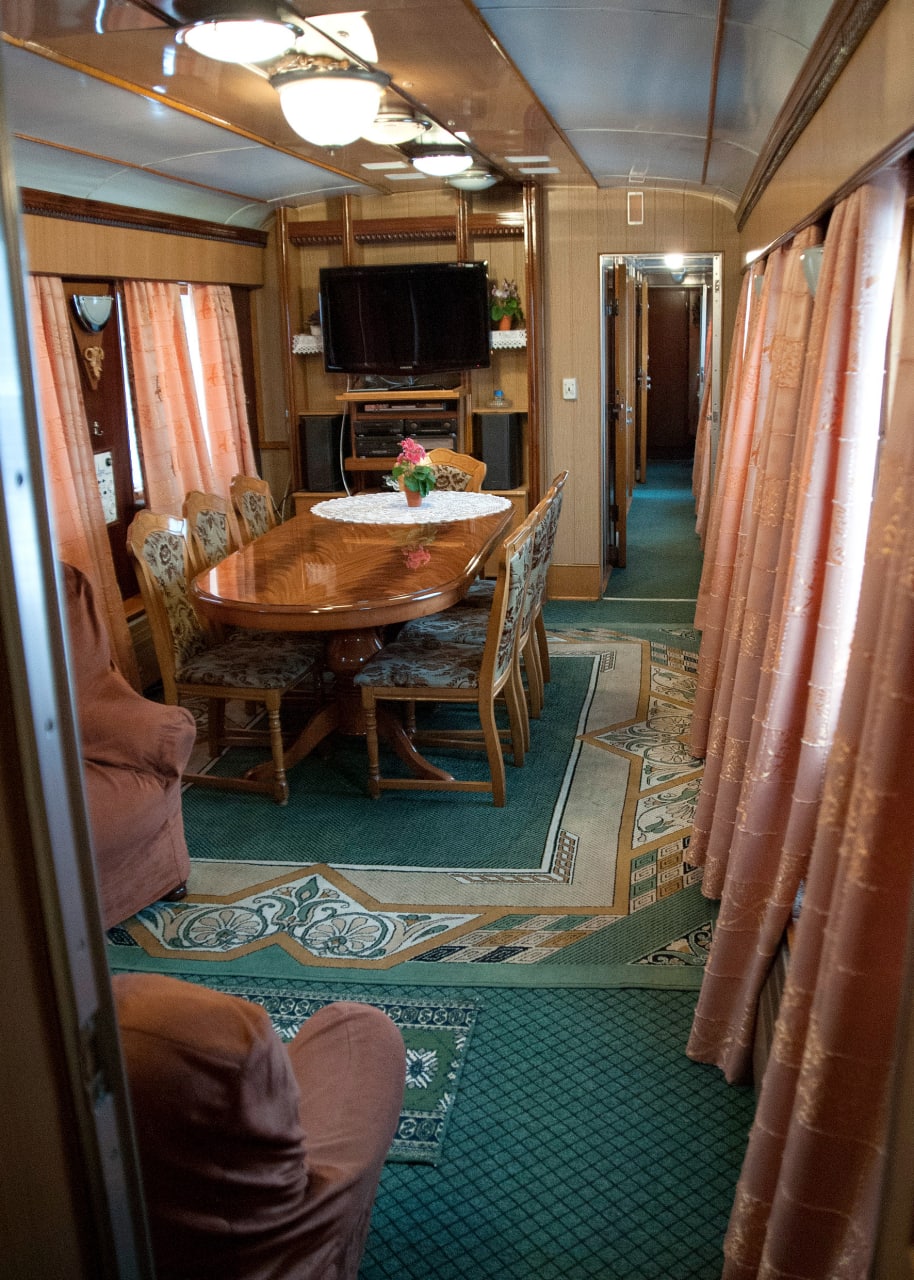 Кухня, спальня и душ: фото самых роскошных вагонов Укрзализныци