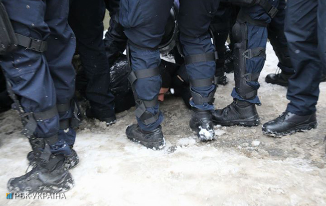 Столкновения возле Соломенского суда: полиция задержала около 30 активистов