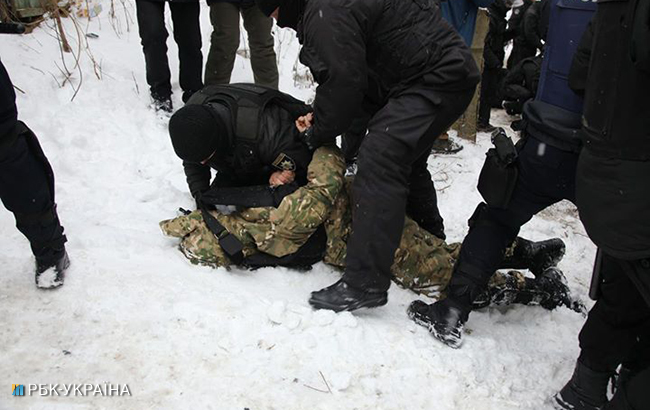Столкновения возле Соломенского суда: полиция задержала около 30 активистов